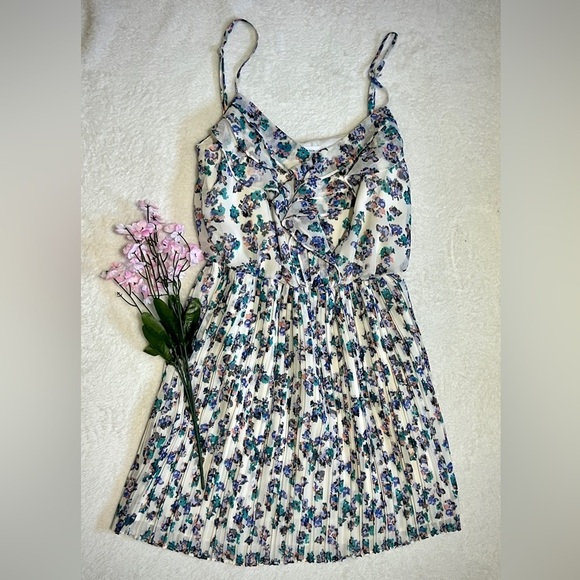 BCBGeneration White Floral Pleated Mini Dress - XS - Picture 1 of 6